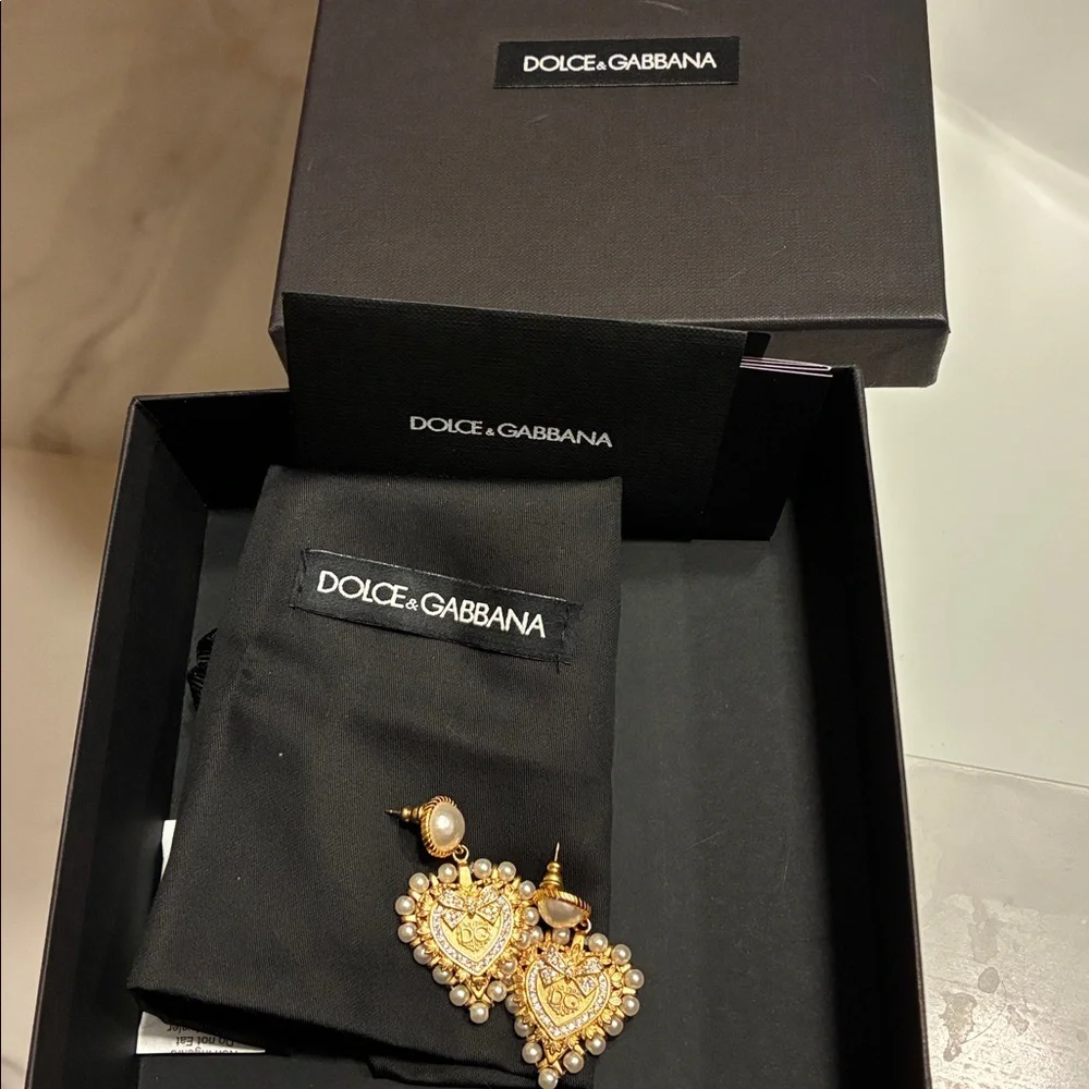 Dolce & Gabbana Gold Heart Drop Earrings with Pearls - Picture 5 of 7